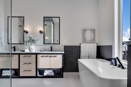 336 Normandy Drive Sw, Calgary, AB - Indoor Photo Showing Bathroom
