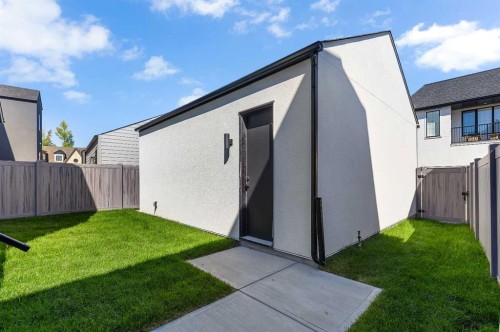 336 Normandy Drive Sw, Calgary, AB - Outdoor
