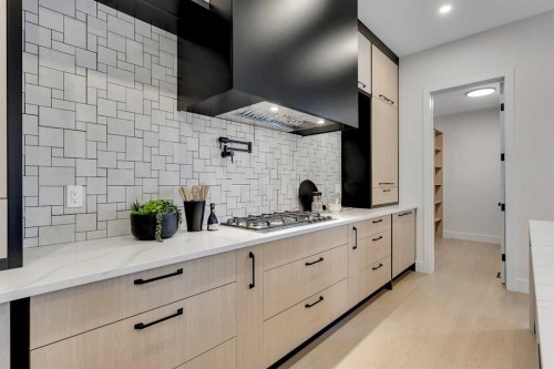 336 Normandy Drive Sw, Calgary, AB - Indoor