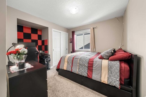353 Windrow Crescent Sw, Airdrie, AB - Indoor Photo Showing Bedroom
