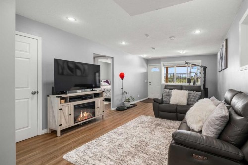 353 Windrow Crescent Sw, Airdrie, AB - Indoor Photo Showing Living Room