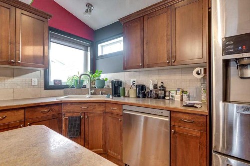 114 Jenner Crescent, Red Deer, AB - Indoor Photo Showing Kitchen With Double Sink