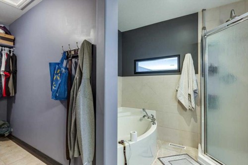 114 Jenner Crescent, Red Deer, AB - Indoor Photo Showing Bathroom