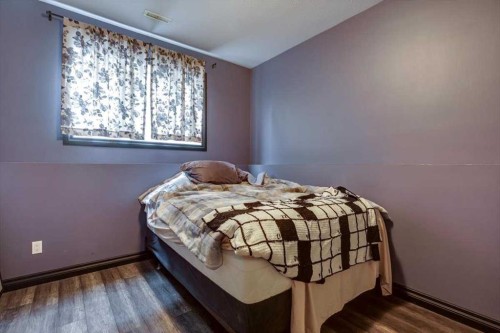 114 Jenner Crescent, Red Deer, AB - Indoor Photo Showing Bedroom