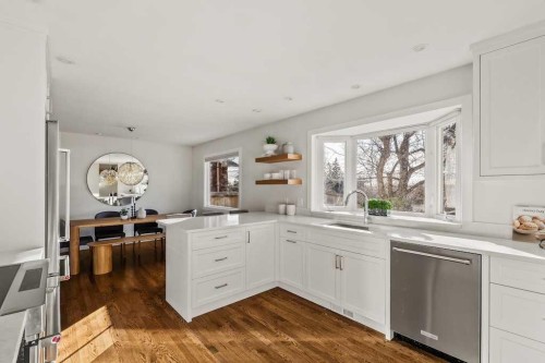 1571 Windsor Street Nw, Calgary, AB - Indoor Photo Showing Kitchen