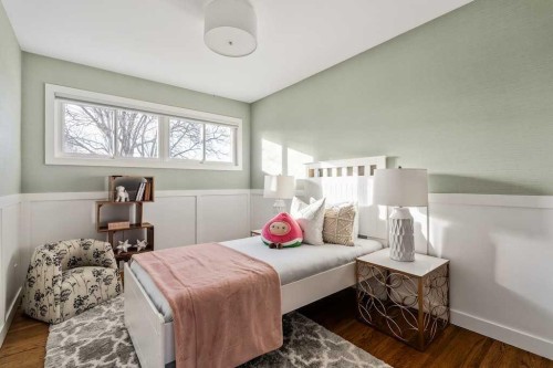 1571 Windsor Street Nw, Calgary, AB - Indoor Photo Showing Bedroom
