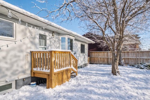 1571 Windsor Street Nw, Calgary, AB - Outdoor With Deck Patio Veranda