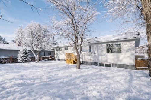 1571 Windsor Street Nw, Calgary, AB - Outdoor