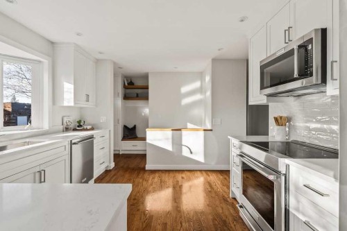 1571 Windsor Street Nw, Calgary, AB - Indoor Photo Showing Kitchen With Upgraded Kitchen