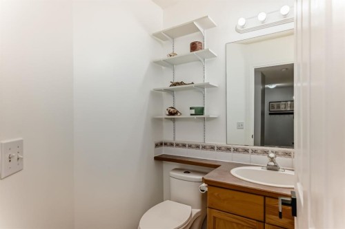 8-122 Bow Ridge Crescent, Cochrane, AB - Indoor Photo Showing Bathroom