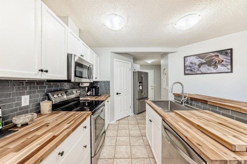 8-122 Bow Ridge Crescent, Cochrane, AB - Indoor Photo Showing Kitchen With Double Sink