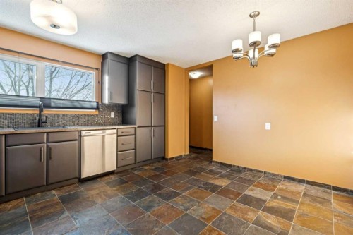 5423 Madigan Drive Ne, Calgary, AB - Indoor Photo Showing Kitchen