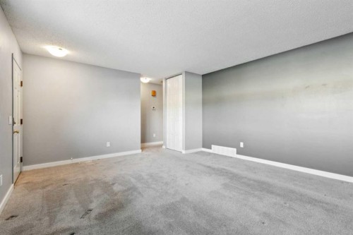 5423 Madigan Drive Ne, Calgary, AB - Indoor Photo Showing Other Room