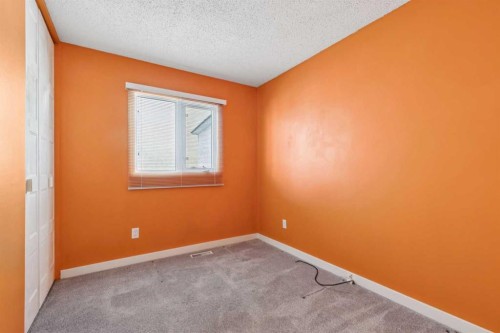 5423 Madigan Drive Ne, Calgary, AB - Indoor Photo Showing Other Room