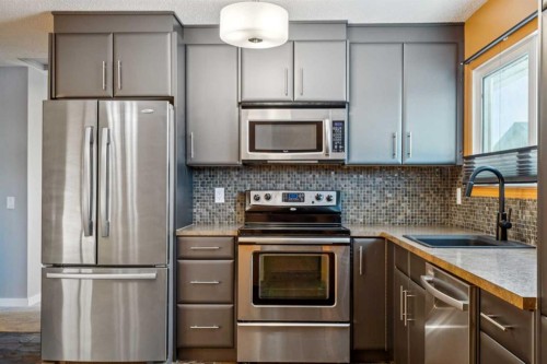 5423 Madigan Drive Ne, Calgary, AB - Indoor Photo Showing Kitchen With Stainless Steel Kitchen With Upgraded Kitchen