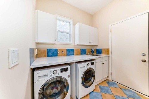68 Strathlea Close Sw, Calgary, AB - Indoor Photo Showing Laundry Room
