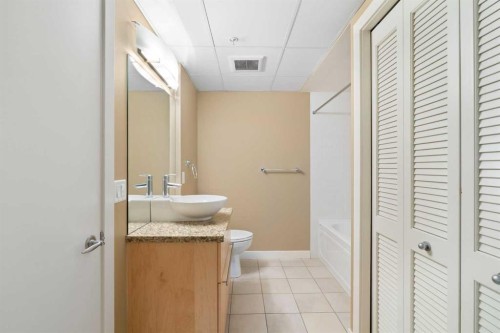 1503-215 13 Avenue Sw, Calgary, AB - Indoor Photo Showing Bathroom