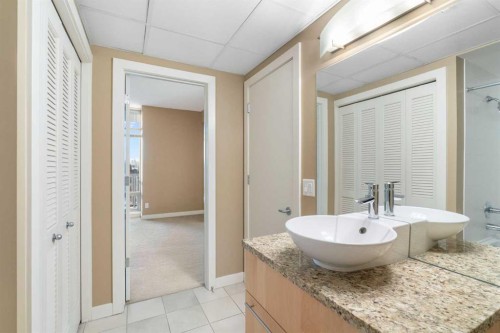 1503-215 13 Avenue Sw, Calgary, AB - Indoor Photo Showing Bathroom