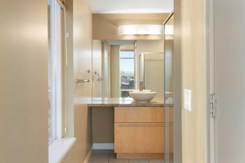 1503-215 13 Avenue Sw, Calgary, AB - Indoor Photo Showing Bathroom