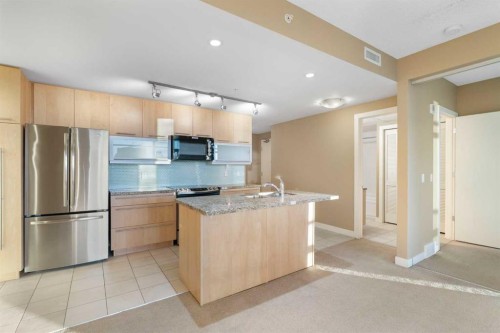 1503-215 13 Avenue Sw, Calgary, AB - Indoor Photo Showing Kitchen