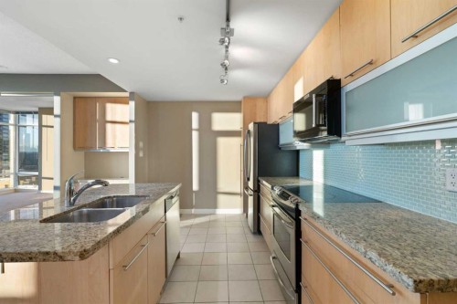 1503-215 13 Avenue Sw, Calgary, AB - Indoor Photo Showing Kitchen With Double Sink With Upgraded Kitchen
