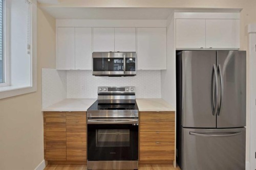 812-10060 46 Street Ne, Calgary, AB - Indoor Photo Showing Kitchen