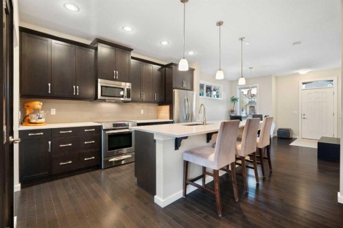 13 Marquis Place Se, Calgary, AB - Indoor Photo Showing Kitchen With Upgraded Kitchen