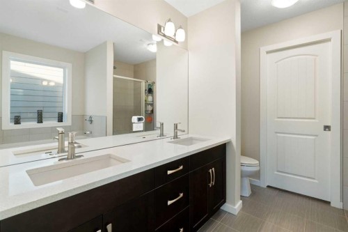 13 Marquis Place Se, Calgary, AB - Indoor Photo Showing Bathroom