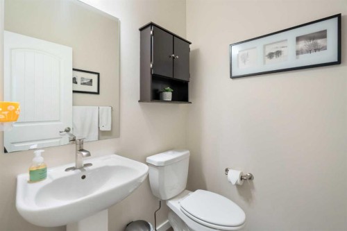 13 Marquis Place Se, Calgary, AB - Indoor Photo Showing Bathroom