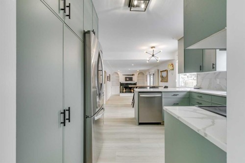 432 129 Avenue Se, Calgary, AB - Indoor Photo Showing Kitchen