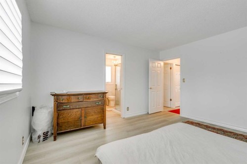 432 129 Avenue Se, Calgary, AB - Indoor Photo Showing Bedroom