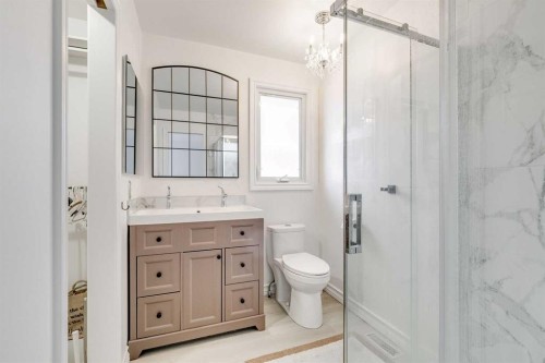 432 129 Avenue Se, Calgary, AB - Indoor Photo Showing Bathroom