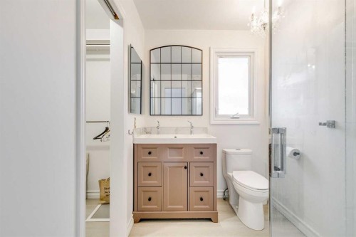 432 129 Avenue Se, Calgary, AB - Indoor Photo Showing Bathroom