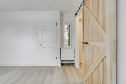 432 129 Avenue Se, Calgary, AB - Indoor Photo Showing Other Room