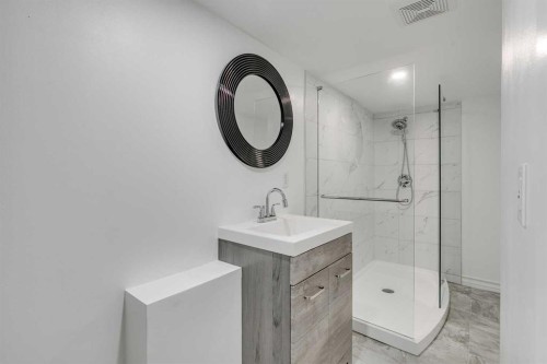 432 129 Avenue Se, Calgary, AB - Indoor Photo Showing Bathroom