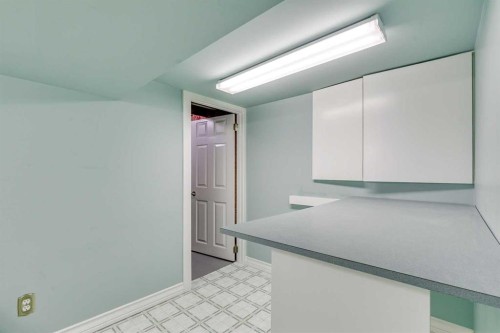 432 129 Avenue Se, Calgary, AB - Indoor Photo Showing Other Room