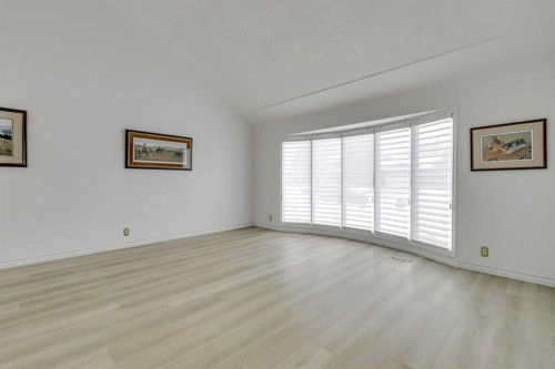 432 129 Avenue Se, Calgary, AB - Indoor Photo Showing Other Room