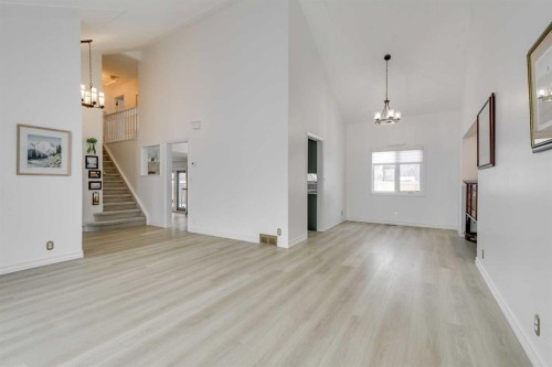 432 129 Avenue Se, Calgary, AB - Indoor Photo Showing Other Room