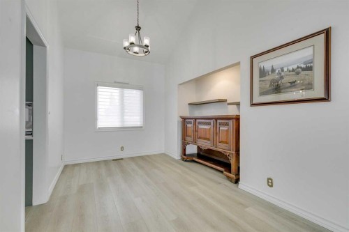 432 129 Avenue Se, Calgary, AB - Indoor Photo Showing Other Room