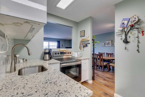 35B-231 Heritage Drive Se, Calgary, AB - Indoor Photo Showing Kitchen