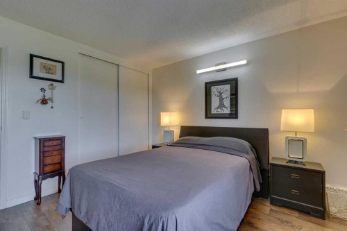 35B-231 Heritage Drive Se, Calgary, AB - Indoor Photo Showing Bedroom