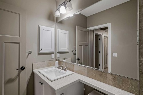 60 Sheep River Heights, Okotoks, AB - Indoor Photo Showing Bathroom