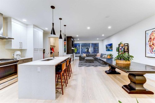 116 34A Street Nw, Calgary, AB - Indoor Photo Showing Kitchen With Upgraded Kitchen