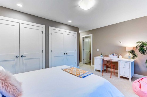 116 34A Street Nw, Calgary, AB - Indoor Photo Showing Bedroom