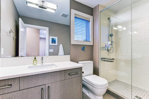 116 34A Street Nw, Calgary, AB - Indoor Photo Showing Bathroom