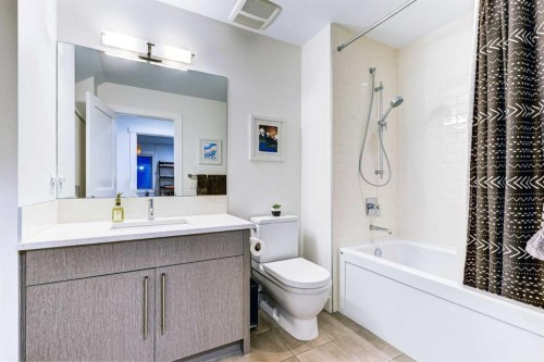 116 34A Street Nw, Calgary, AB - Indoor Photo Showing Bathroom