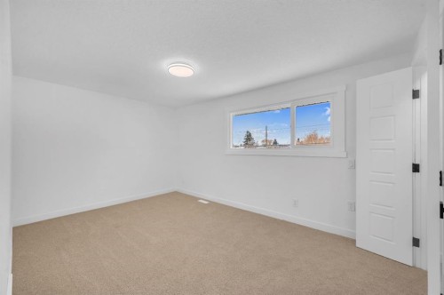 3229 Doverville Crescent Se, Calgary, AB - Indoor Photo Showing Other Room