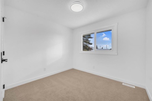 3229 Doverville Crescent Se, Calgary, AB - Indoor Photo Showing Other Room