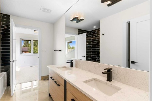 476 West Chestermere Drive, Chestermere, AB - Indoor Photo Showing Bathroom