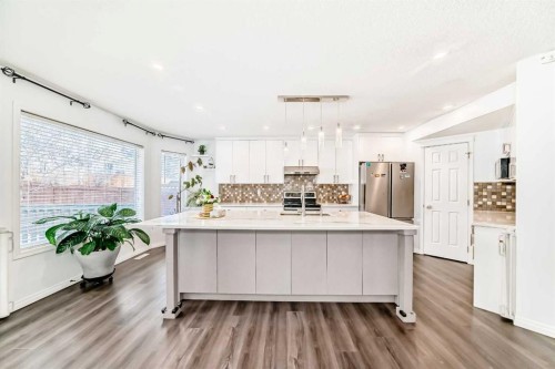 71 Millrise Square Sw, Calgary, AB - Indoor Photo Showing Kitchen With Upgraded Kitchen